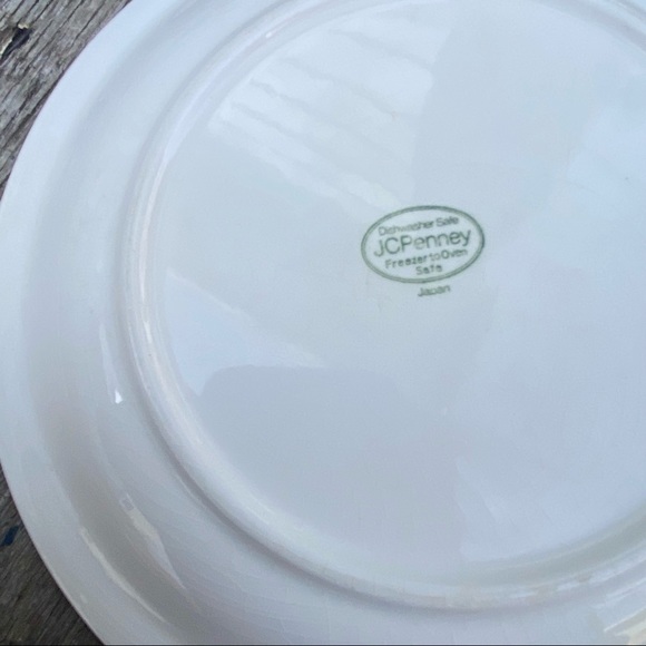 Vintage JcPenny Festive Floral Dinnerware Plates - Picture 5 of 6